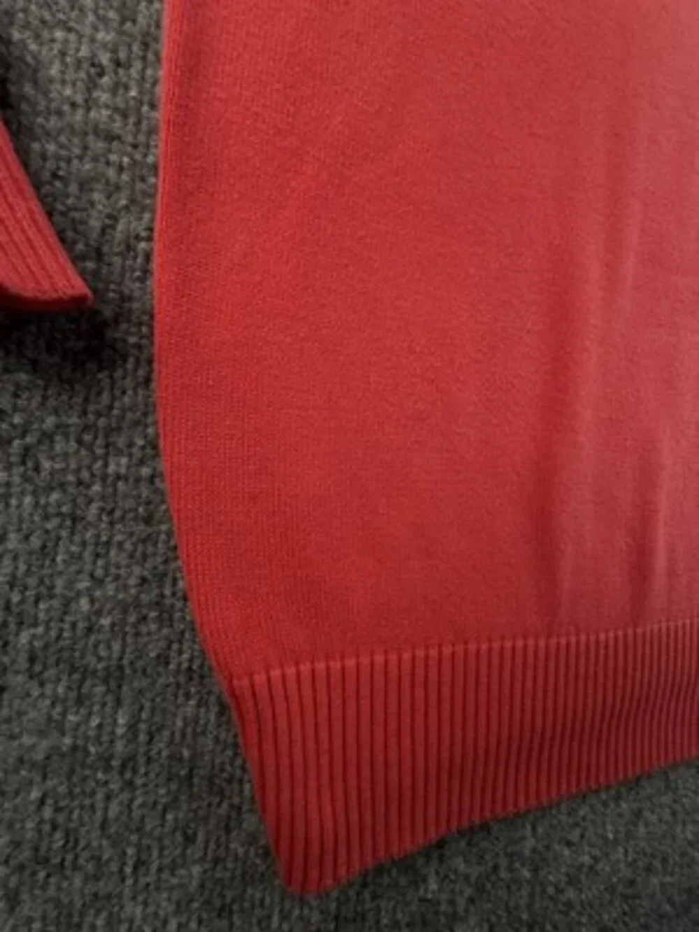 Burberry London Crew Neck Logo Pullover 8 Red Knit Solid Long Sleeve Mens Adult